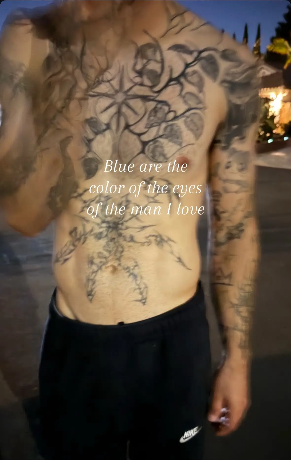 Black hair n blue eyes >