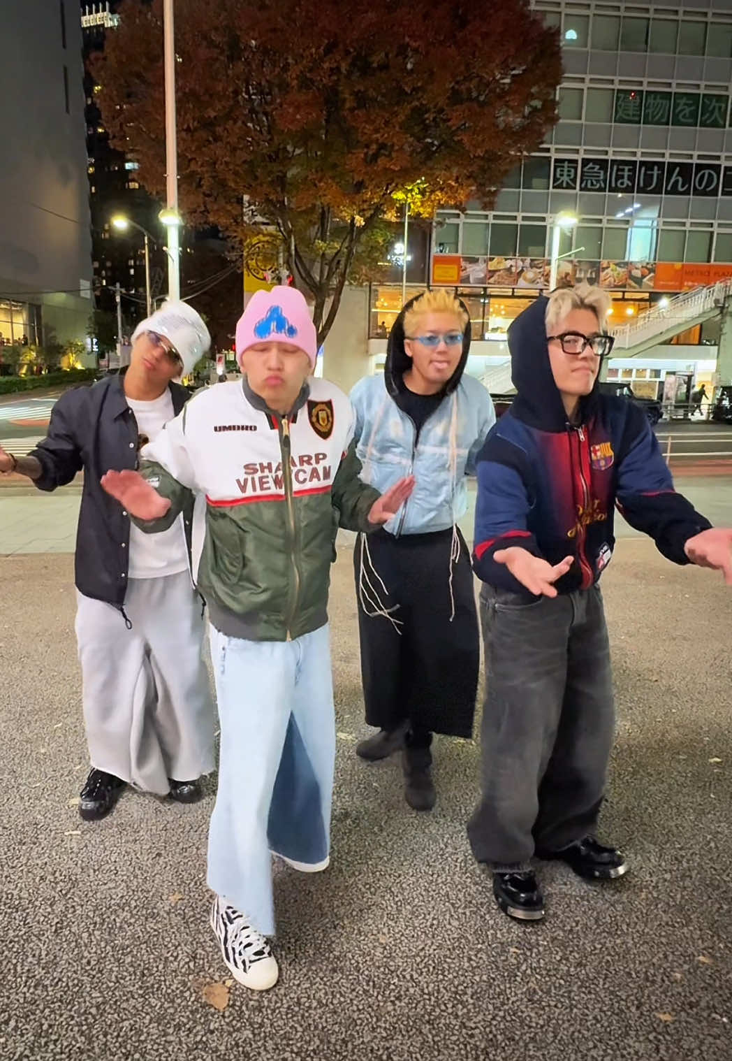 NEW TREND IN SHIBUYA AT 22PM 🧑🏾‍🚀🫶🏼🇧🇷 NJZ WALK🤣🤣🤣 👕 AWESOMEBOY FLAGSHIP STORE BEAT BY @DJ Frizer 💀   #newjeans #brazilianphonk #funk #shibuya #tokyo 