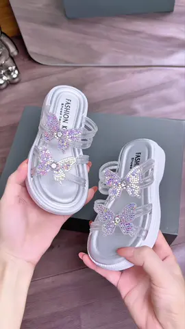 Dép lê đính đá dễ thương cho bé #deple #depbegai #depchobe #mẹmiko #xuhuong 