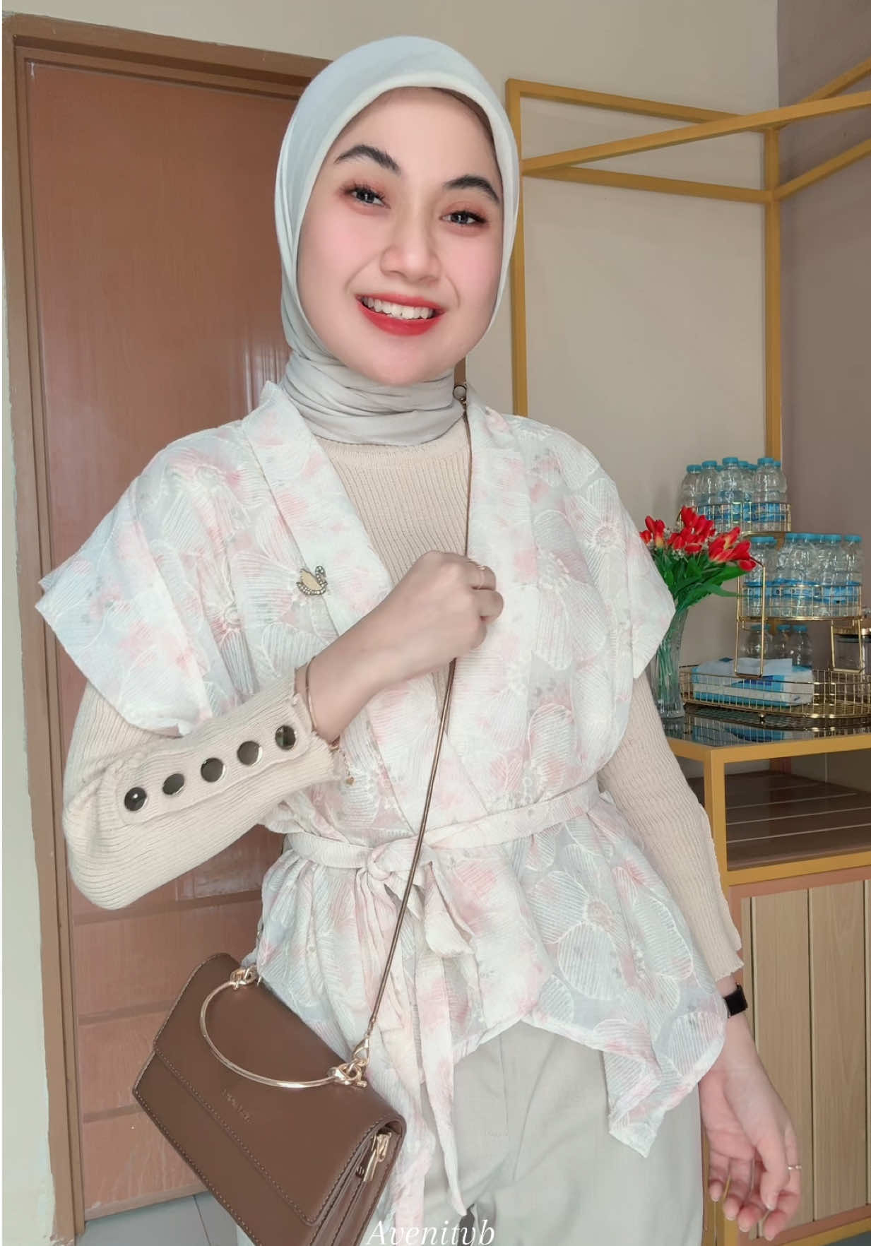 Outer yg aku pakai cakepp kan 🤍😍#rompi #vest #atasan #ootdlebaran #outerkondangan 