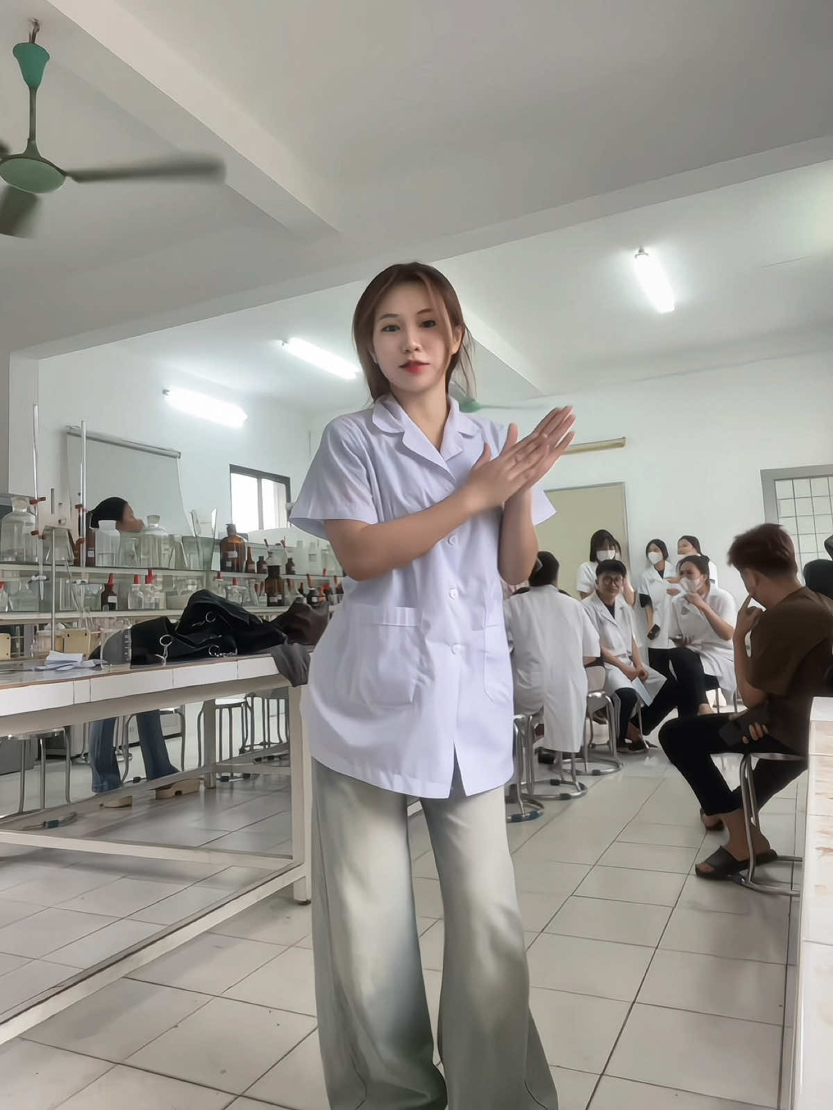 nhảy xong mới thấy bùn cừi 😓