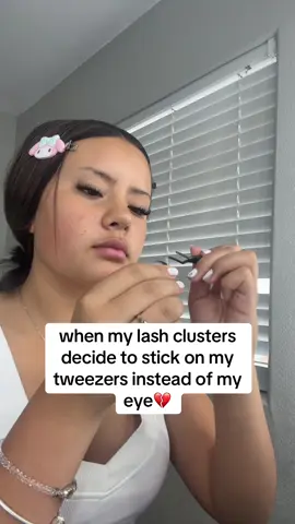 im so impatient which makes me even more mad that they don't stick on #foryoupage #viral #fyp #lashextensions #lashes 
