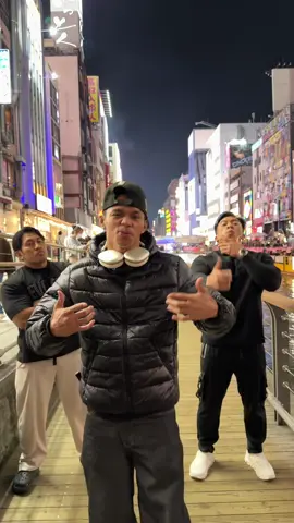 Tibatiba ada Orang japan ikut 😅 @Chris putraa @🅳🅰🅳🅳🆈 🅶🅴🅴 #kkajhe 