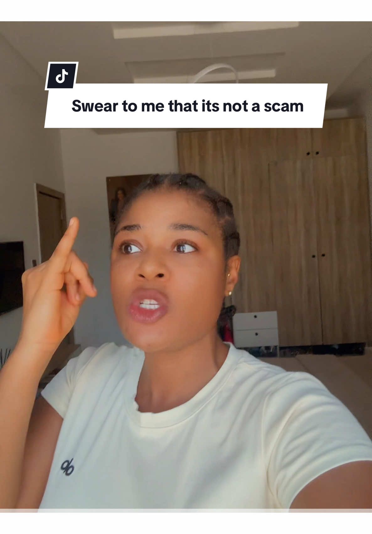 My Cameroonian tongue could not believe things Nigerian meat pie #PhilldellaYve #cultureshock #nigeriatiktok🇳🇬🇳🇬🇳🇬 #cameroontiktok🇨🇲 #meatpie 