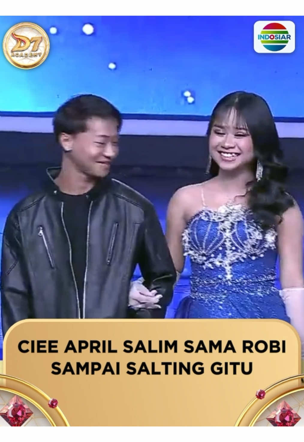Ciee! Lucuu bangett April langsung salting gitu disamperin sama Robi🤭👀 . . #IndosiarBawaDangdutBerkelasBerkualitas #DAcademy7Indosiar #DAcademyIndosiar 