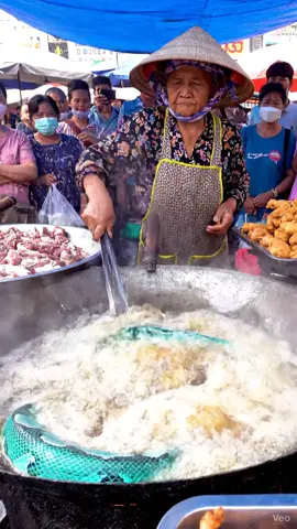 Life at a Wild Meet Market #seafood #food #fish #cooking #animalsmarket 