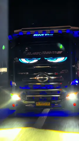 Si🥷-RMT_🫵🫵 #truckaceh #hinomodifikasi #stylesumbar #masukberanda #fyp @Tokber88 @𝓑𝓪𝓫𝔂_𝓚𝓮𝓷𝔃𝓸_120221 @Nanda pratama46  @ishaq_M 99 