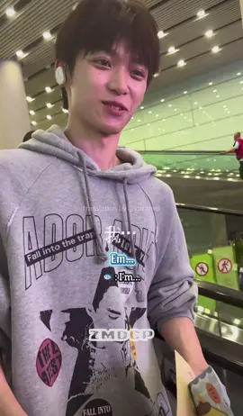 Những bông hoa cũng nhận được sự dịu dàng, nhẹ nhàng và tôn trọng từ em #ziyu 