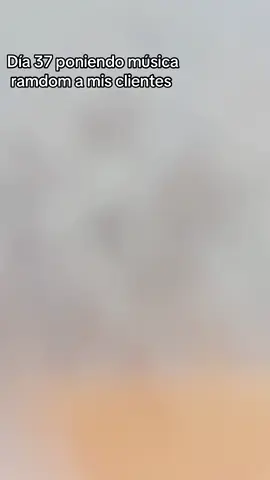 Día 37 poniendo música ramdom a mis clientes.          #easy #darkskin #4u #barbershop #viral 