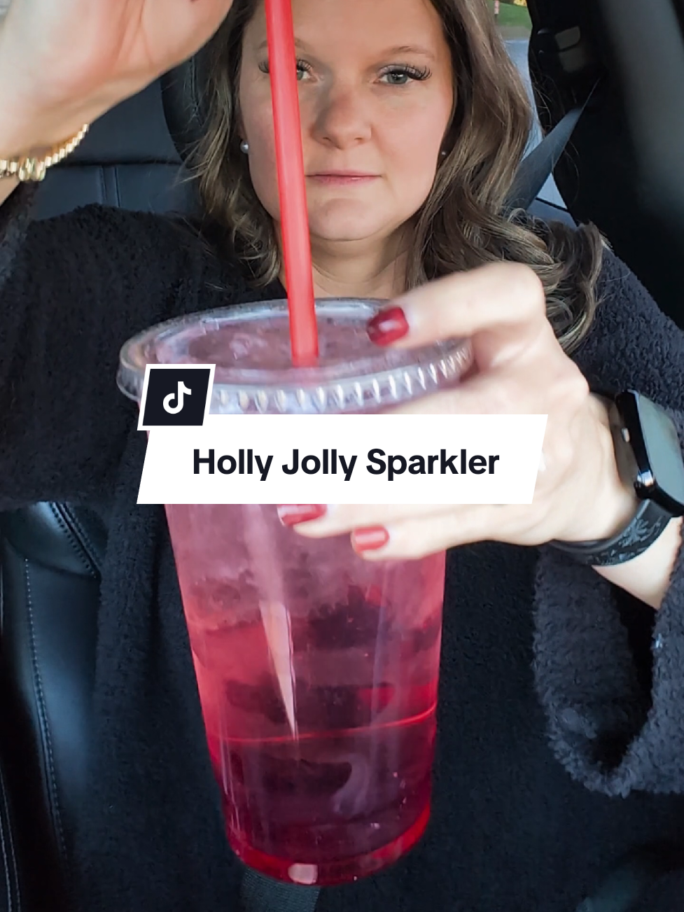 Trying the new Holly Jolly Sparkler from @Hardee’s 🥛🎄 #Drink #tastetest #Foodreview #Hardees #Christmas 