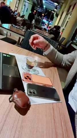 ‏هذي أكثر سنة عشت فيها أيام فوق مَقدرتي بمراحل .#ياللأسى #💔 #مساء_الخير #رصيف_المتعبين 