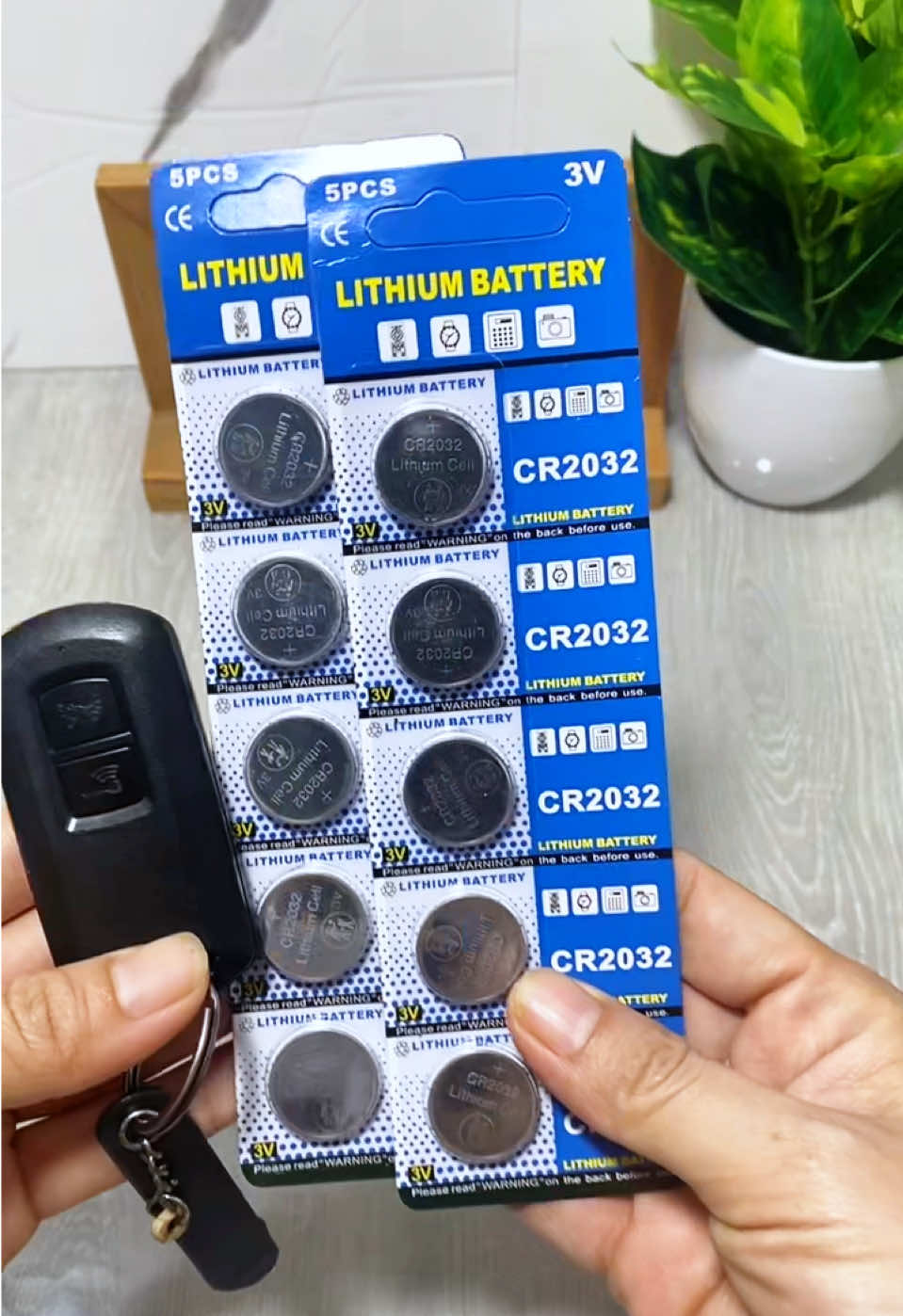 Pin CR2032 thay khoá xe máy #emmigiadung #pincr2032 #cr2032 #thaypinchiakhoa #dogiadungthongminh 