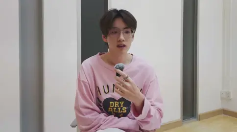 “สุดท้ายแล้วพวกเราก็ยังรักสิ่งนี้มากๆ“ มีน้ำตาจำนวนมากก🥺🥺                                          #phutatchai #ภูธัชชัย #PHUTATCHAI #busbecauseofyouishine ๆ