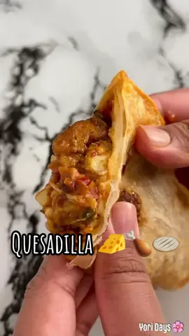 Try this delicious quesadilla recipe 🍗🧀🫓 #airfryerrecipes #quesadillas #cheesepull 