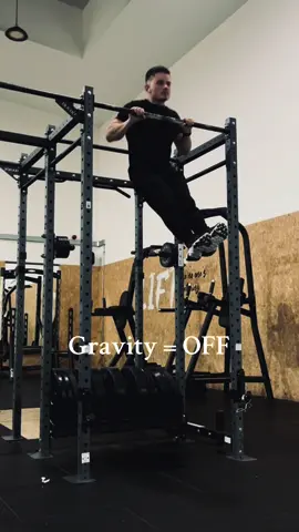 Lift-off 🛫 . . . #GymTok #fitlife #calisthenics  #airborne #gymedit 