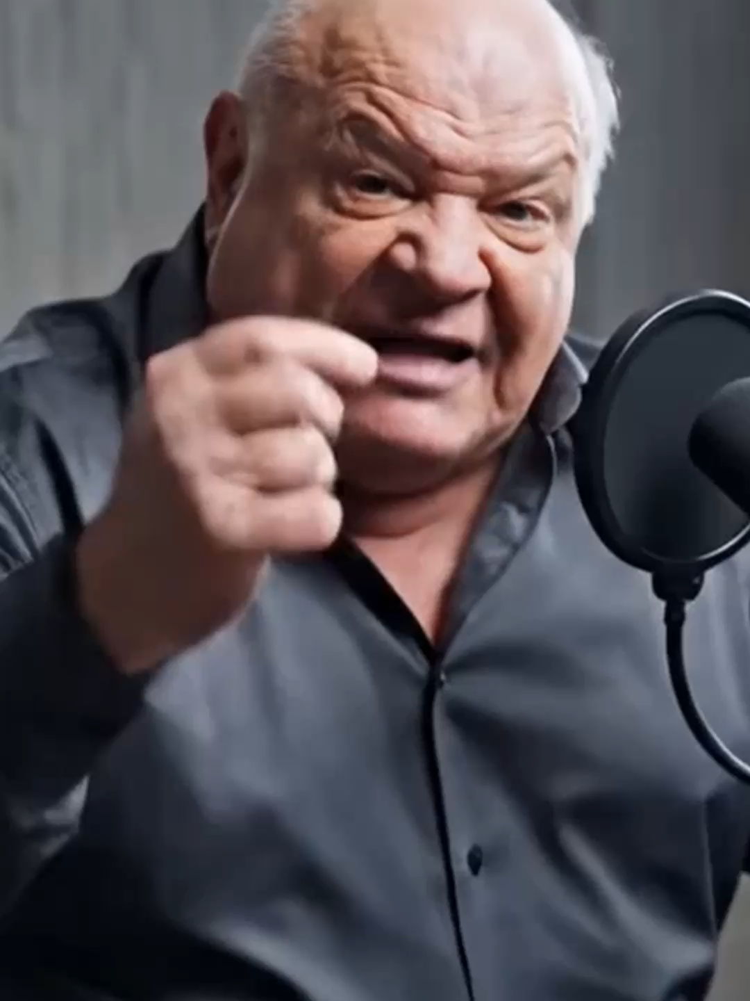 Escravos da religião. A religião destrói deixam as pessoas aprisionadas usando a fé