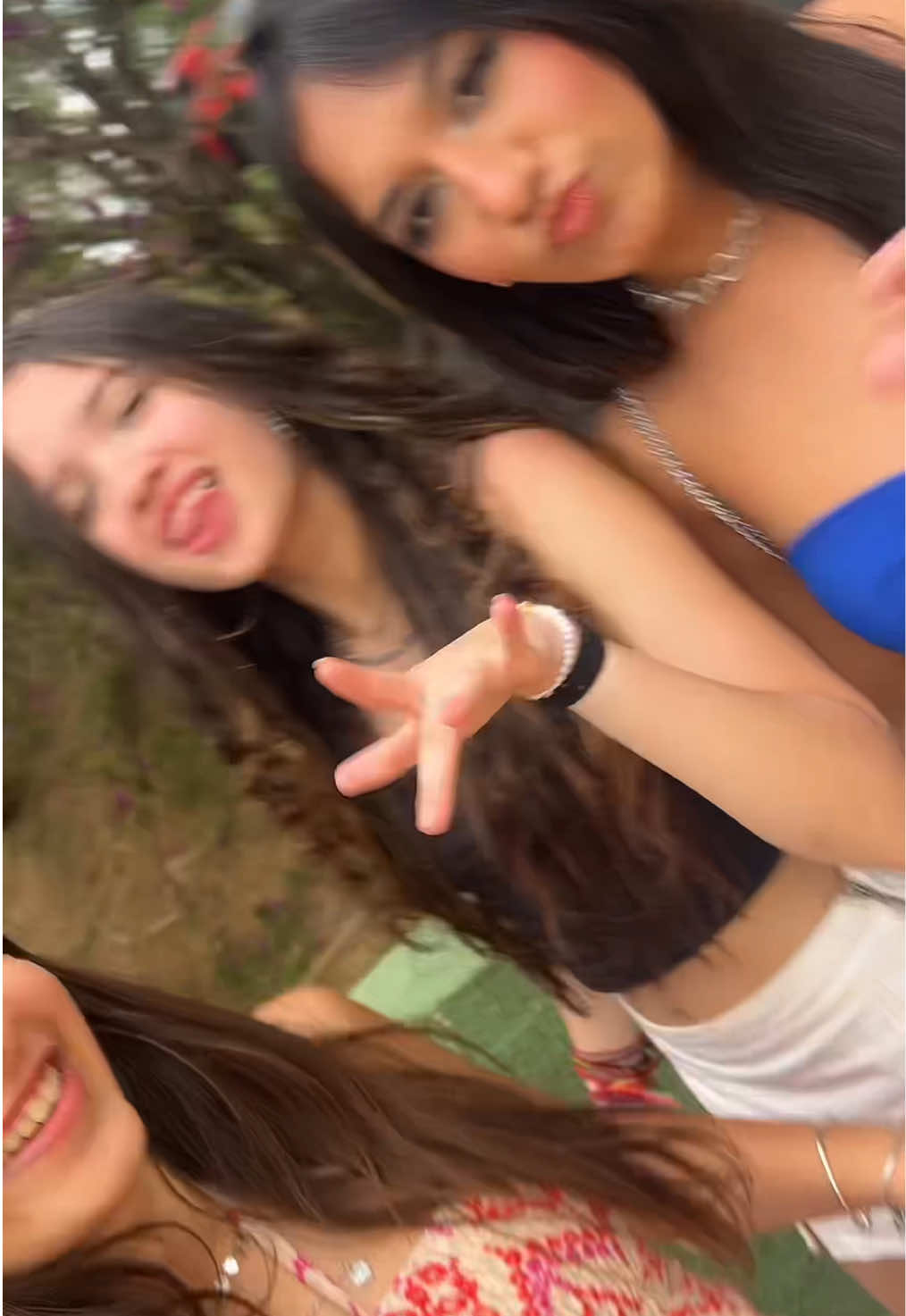 @Maysa💘 @jujuamancioo @shiachticasananda 