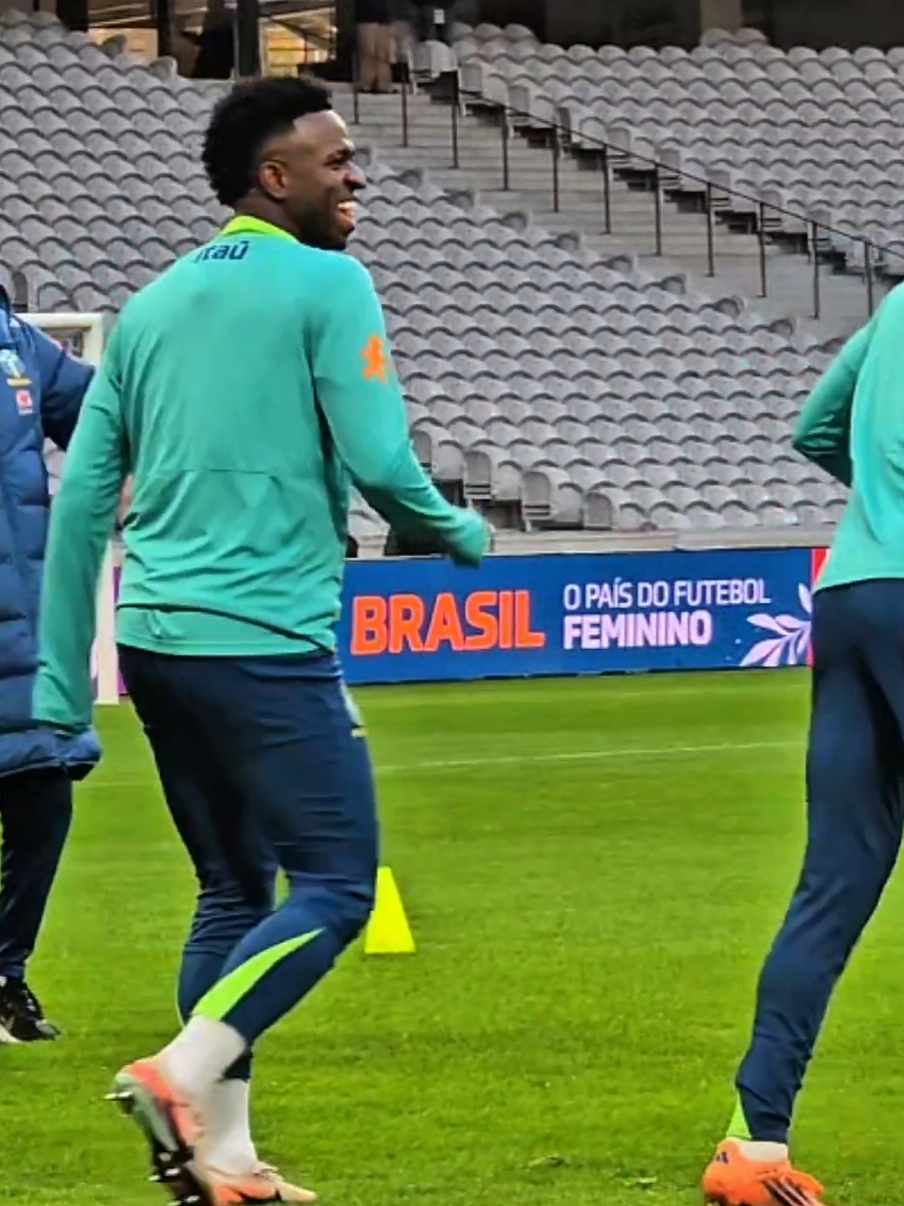 SELEÇÃO TREINA PELA ÚLTIMA VEZ NO ANO! Veja como foi a atividade no estádio do Lille no norte da França! #seleção #futebol #brasil #football #worldcup 