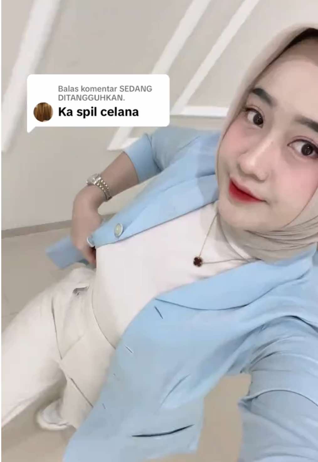 Membalas @SEDANG DITANGGUHKAN. celananya warna ivory yaa sayang sayangkuhh💗💗