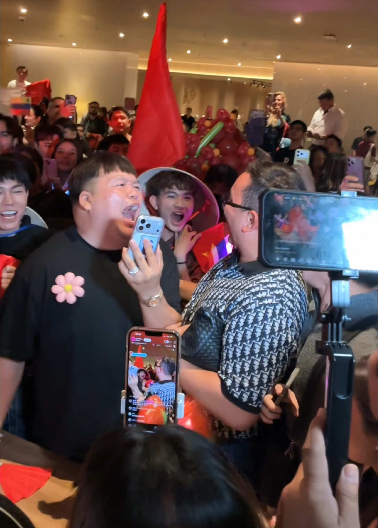 พ่นไฟใส่กันแล้ว #missuniversevietnam2025 #missuniversevenezuela2025 #missuniverse2025 #mgi #ปุ๊กอุฟ 