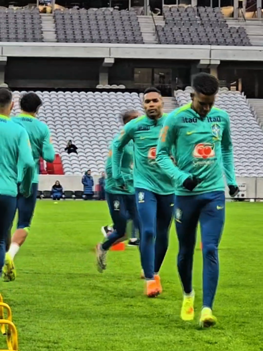 SEM MOLEZA! SELEÇÃO treina forte em Lille, na França, na preparação para enfrentar a Tunísia no último amistoso de 2025! #worldcup #football #chelsea #brasil #tunisie 
