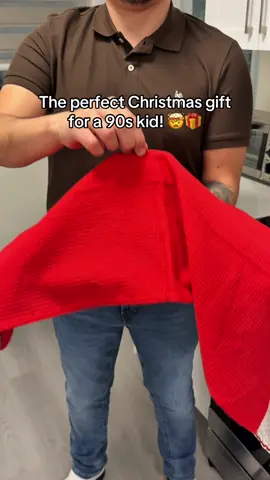 Perfect Christmas gift for 90s kids 🤩👾 #retrogaming #retro #retrogames #projector #retroconsole This VideoGame Projector have 10.000 + 90s retrogames, every 90s kids dream!