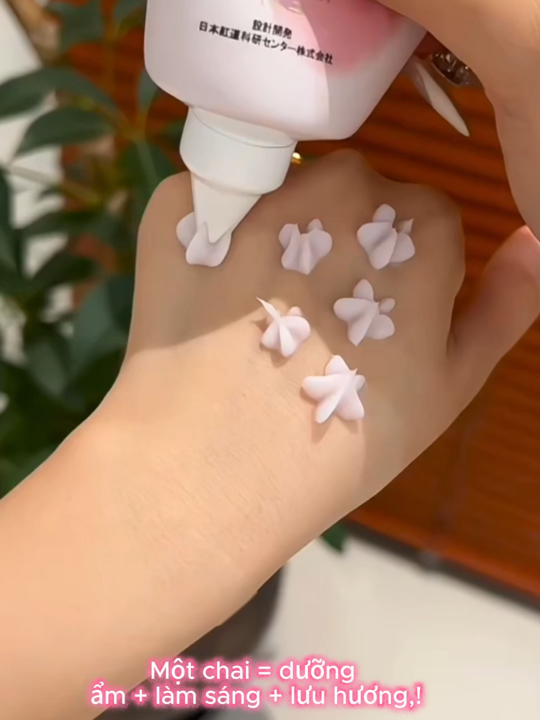 Tay nứt đau mùa đông? Tuýp này giải quyết tận gốc!