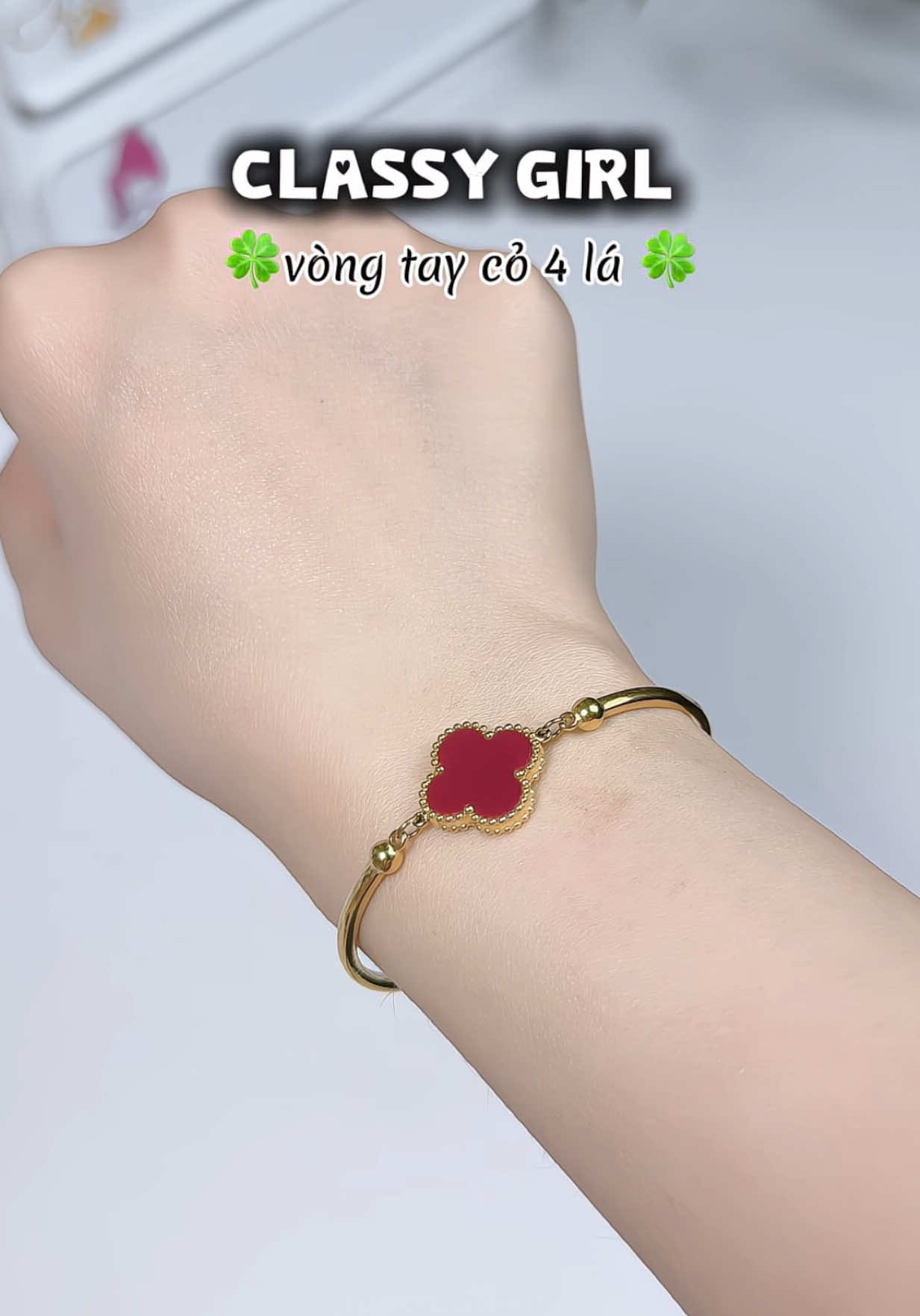 Xinh quá mấy bà nè #vongtay #vongtayco4la #classygirl #lactay #huongdi99 