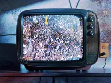 أنا وينَ وضِحْكَةَ المَبْسوطِ وينْ أنا صِرْتُ فَوَضْعٍ ماني فاهِمَهْ راحُوا الغالينَ مِرْواحِ السِنينْ اللِّي كانَتْ بِالفِراقِ مُساهِمَهْ يا حَبيبَةَ قَلْبِ شاعِرْها الحزينْ آهْ لَوْ ظُروفْنا مِتْراهمَهْ كُنتُ أُناعِرْ لِلْفِراقِ بِنَصْ عينْ لينْ داهمْنا الفِراق.     #alnassr #برونو #النصر 