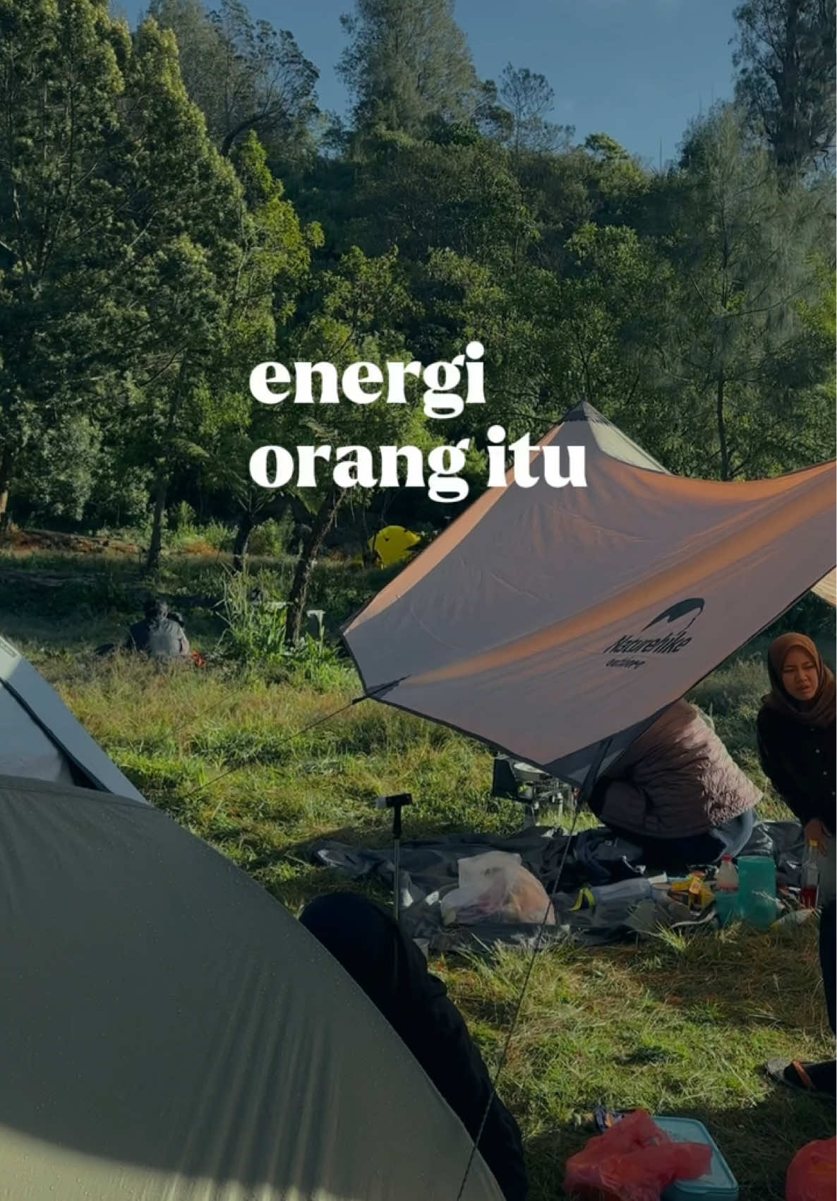 Ada energi yang bikin tenang, ada juga yang cuma bikin capek. Pilih berkumpul dengan mereka yang ngomongin mimpi & tujuan hidup — bukan ngomongin orang. 🌿 #ranuregulo #energiorangmenular #menikmatihidup #energipositif 