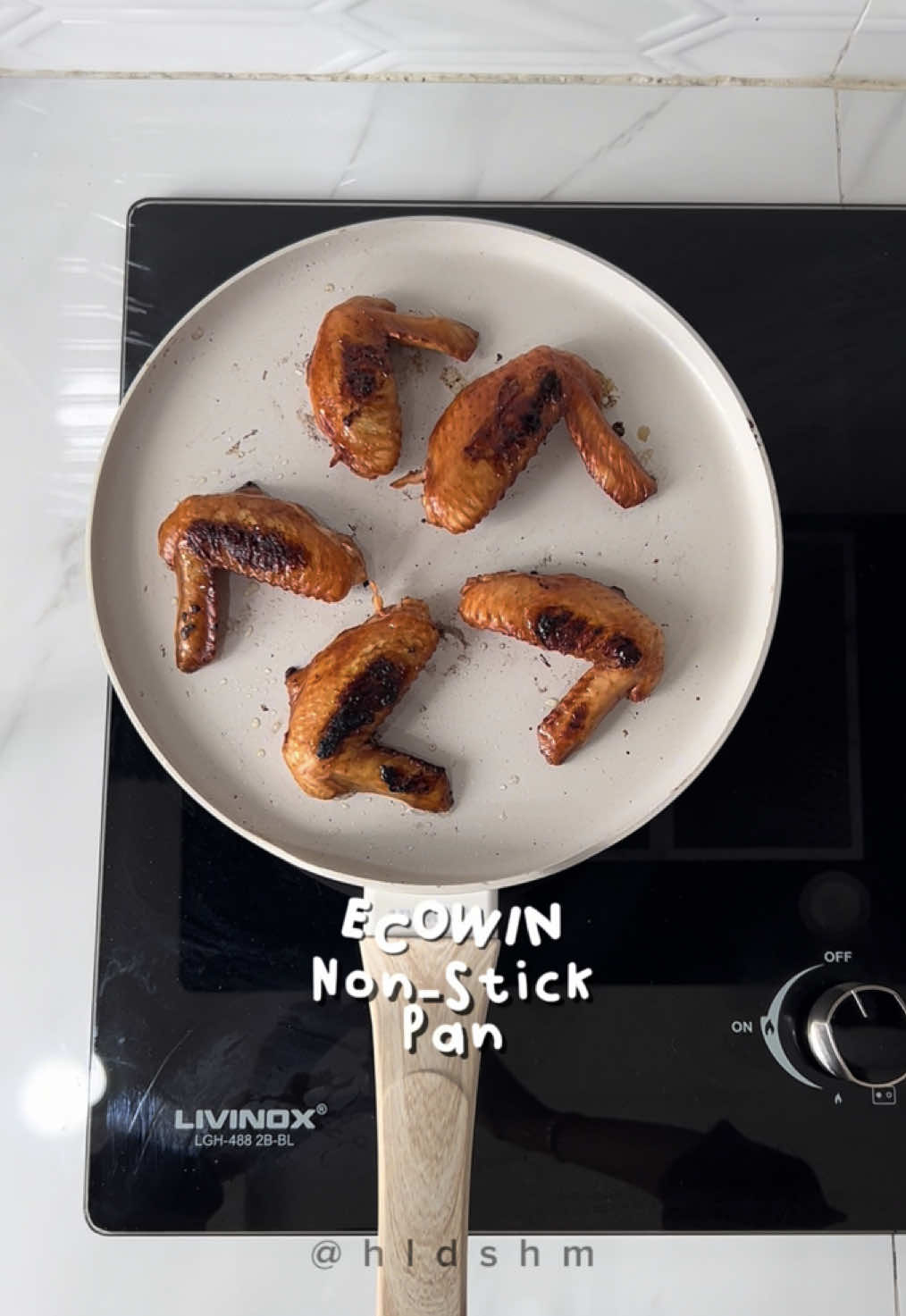 Puas hati betul guna pan dari @Ecowin Cookware ni. Nak grill atas ni pun senang, tak melekat pun haa 😍 #grillpan #nonstickpan #ecowin #ecowincookware #pancakepan 