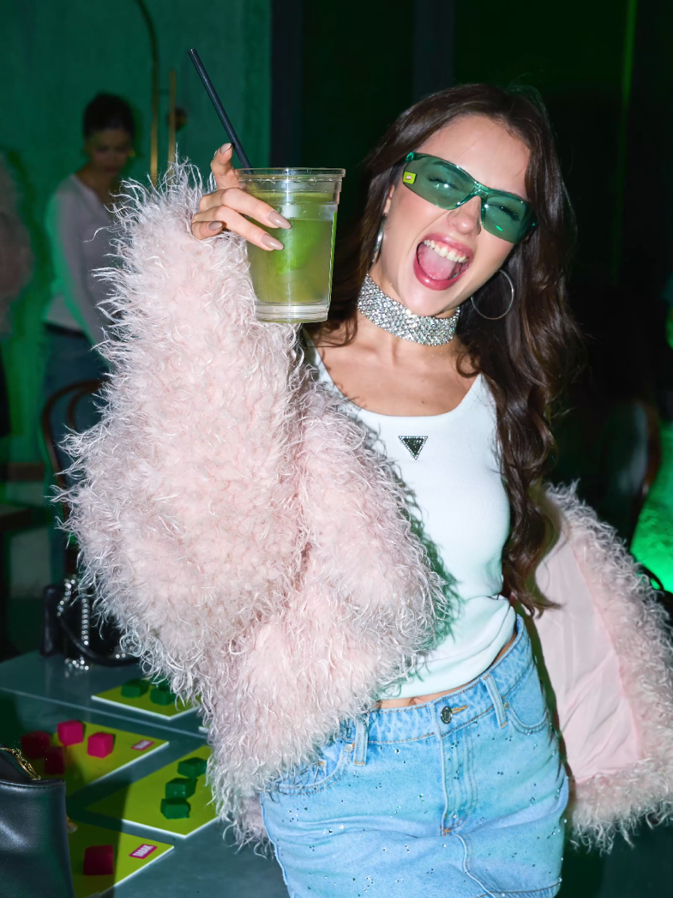 Yeni logo, yeni enerji! DİMES İçecek Bi’ Şey ve bizce Feride’yle çok şey geçirecek! 🍹✨ @DİMES Türkiye  #işbirliği