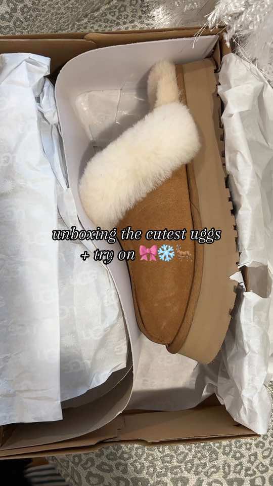 in love w them 🧸💕 #fyp #fypシ #blackfriday #uggs #disquetteuggs #coquetteuggs #pinterest #christmas #christmastok #wishlist #christmaswishlist #stockholmstyle #stockholmsstil #uggsunboxing #vanillagirl #cleangirl #scandiaesthetic #ultraminiugg #uggtasman #uggslippers 