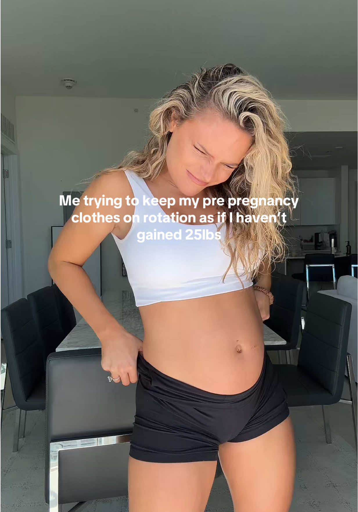 These days I can’t even fit size small up my left thigh alone LMAO 