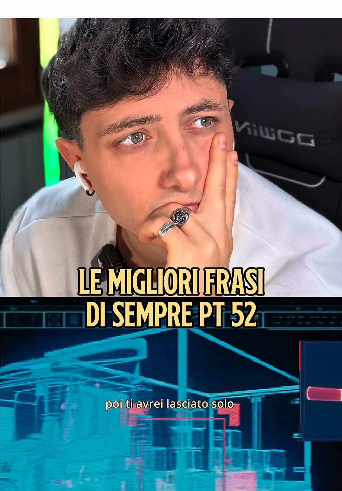 “Ho sempre preteso più colori dal tramonto” @sonolamadame ❤️‍🩹 Madame è in pausa dal mondo musicale, si è ritirata per un viaggio spirituale col fine di scrivere un album che sia libero dalle forzature del mercato e che sia autentico, perché la musica è arte e madame non vuole rovinarla. I suoi testi all’apparenza talvolta leggeri nascondi significati profondi, una prova è proprio questo brano “amore cieco” in cui si parla di comportamenti affettivi distruttivi che madame non solo ne prende coscienza ma cerca di cambiarlo. Questo testo è ricco di messaggi forti, di voglia di libertà di rapporti t0ssici, dannosi, creati per un proprio ego, narciso, o per colmare vuoti interni. Il suo stile è lirico, viscerale, crudo, diretto, ricco di contrapposizioni.  #madame #frasi #recensione #frasibellissime 