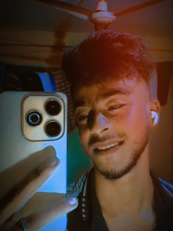 মুখের হাসি দেখে যারা বুকের কষ্ট বুঝে যায় তারাই আপন মানুষ..!😅❤️‍🩹 . . #viral #viraltiktok #foryoupage #viralvideo #foryou 