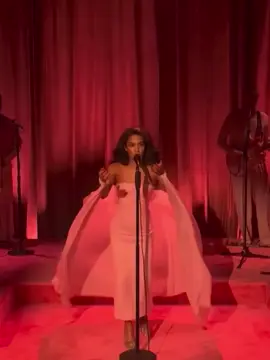 Olivia Dean just delivered one of SNL’s most soulful moments with “Let Alone The One You Love” and “Man I Need.” 💛🎤 #OliviaDean #SNL #SaturdayNightLive #LiveMusic #SoulMusic   