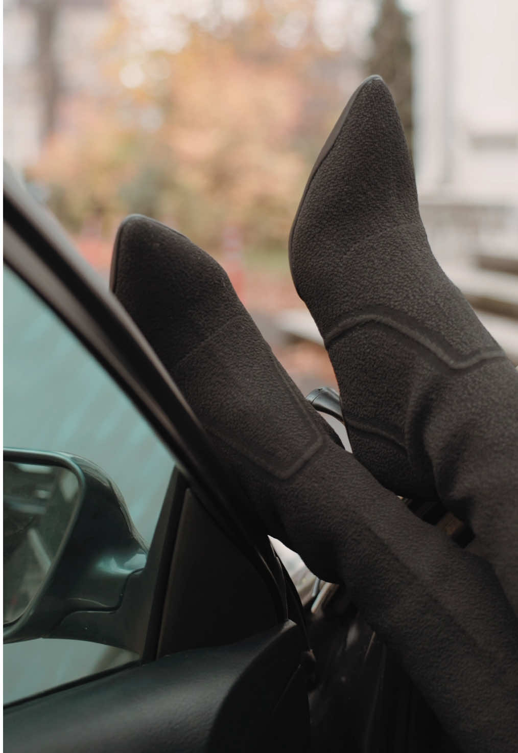 🎁🖤Black Friday is coming at @Cosyisland.US  Step In, Save Big — CosyIsland Up To 65% Off! I have been expecting this Black Friday limited gift box for a year and I finally got them! 🎁 Don’t miss their Black Friday deal by December 3!  We all know that Cosy Island doesn't offer discounts that much 😉 #fashion #cosyislanders  #comfyheels #winterboots #CosyislandBlackFriday