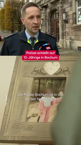 Eine gehörlose Zwölfjährige wird nach einem Angriff mit zwei Messern von der Polizei angeschossen und lebensgefährlich verletzt. Der Einsatz und die Kommunikation mit dem Mädchen und ihrer Mutter stehen nun im Fokus der Ermittlungen. ➡️ Mehr News gibt’s täglich bei RTL Aktuell – um 18:45 Uhr bei RTL oder jederzeit streamen auf RTL+ #RTLAktuell #Redaktion