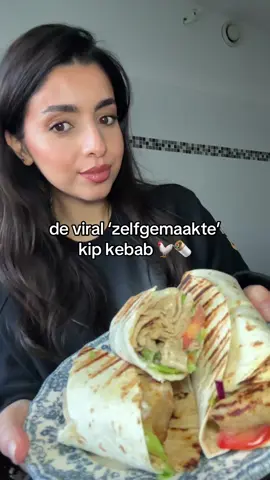 Zo lekker 🤤 wearing: @[market noire] #kebab #kip 