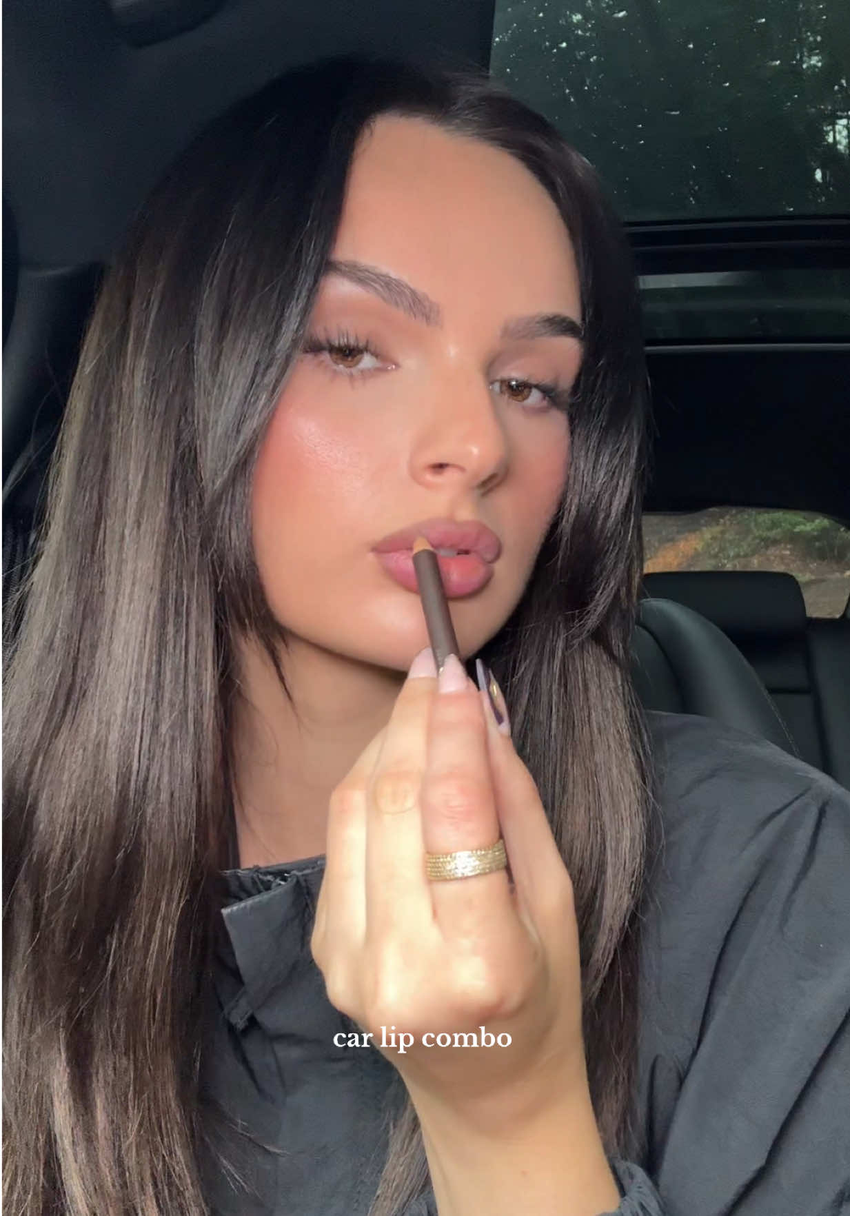 rainy day lips 🌧️  @m.ph by Mary Phillips lip liner in tease @YSL Beauty lip oil in 44 🩶  #lipcombo #rainydaymakeup #cooltonedlipliner 