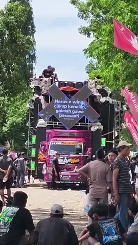 ojok gawe baper #karnavalsoundsystem  #karnavalgondanglegi  #4page  #malang24jam  #fypviralシ 