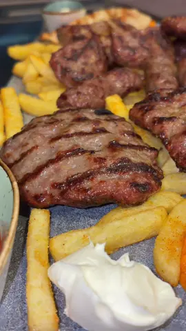 Die Ibra-Platte für zwei Personen ist ein purer     Genuss – einfach nur lecker.🔥#erlangen #balkan #balkangrill #food 