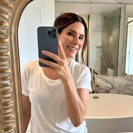 I need a kiss 💋 from a wonderful man that care for my feelings ❤️ ❤️ ❤️ to my future husband I know you are seeing my post say I love you ❤️ ❤️ ❤️ ❤️ ❤️Sandra bullock  love all my fans