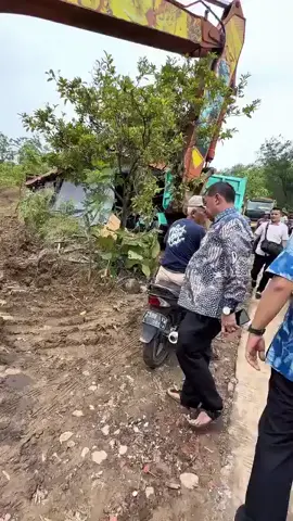 Kami terus berusaha menghentikan tambang ilegal di Majalengka, kami himbau kepada para pengusaha tambang agar segera mengurus ijin, dan setelah memiliki ijin agar mematuhi aturan yang berlaku, utamakan keselamatan kerja, jaga lingkungan sekitar tetap lestari, jangan sampai usaha tambang merusak lingkungan