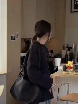 發現 越來越不適合談戀愛了 我也不是小孩子了…#保持人間清醒 #時間不語卻回答了所有問題