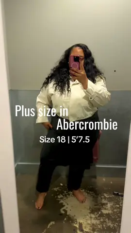 This is your quarterly reminder that @abercrombie can be a great option for staple pieces in your closet! As a size 18 half of my closet is from Abercrombie!  The jeans I am wearing are currently on sale and under $35!!! They are linked in my LTK✨🤏🏽 #Fittingroom #clothinghaul #Abercrombie #plussizestyle #curvyfashion 