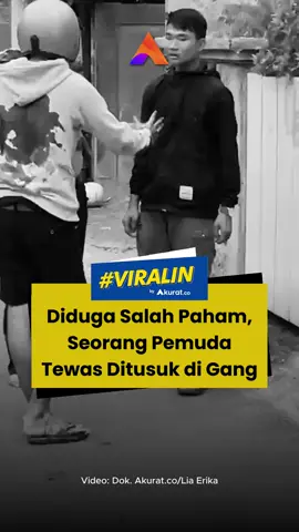 Warga kemudian melaporkan peristiwa itu ke pihak kepolisian. Terduga pelaku yang ditahan warga agar tidak melarikan diri pun langsung dibawa ke kantor polisi.  Hingga video ini dibuat, pihak kepolisian masih melakukan olah TKP dan memintai kesaksian sejumlah warga. 🎥: Dok. Akurat.co/Lia Erika. #viral #pemuda #cekcok #condet #akuratco