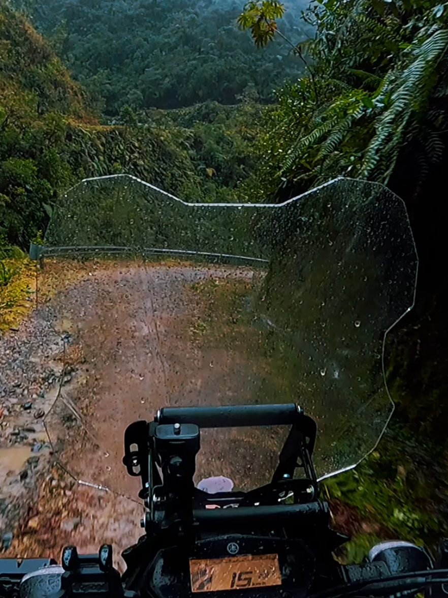 AMO ÉSTE PAISAJE, BELLEZA DE CARRETERA PARA RUTEAR ✨ #biker #viajandoenmoto #viajesenmoto #lapaz_bolivia🇧🇴 #caminodelamuerte🇧🇴❤️💛💚 