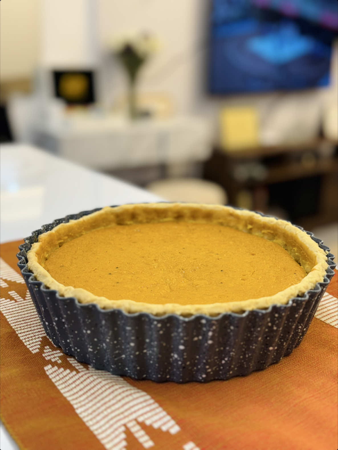 Pumpkin pie. 🥧  Monday blues for who? 🤷‍♂️ Festive season inspo brought to you by @DOLA  #kitushwari #holydave #food #pumpkinpie #kenyantiktok